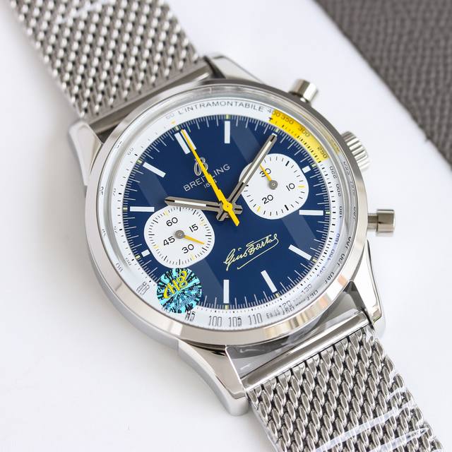 白壳 ，金壳 ，钢带50 Top百年灵全新计时腕表 Navitimer ，百年灵以大胆色彩焕新演绎经典腕表。尺寸42Mm，迭代款无疑是地道的独特计时腕表，带有后