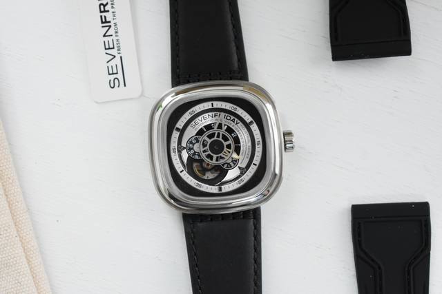 原单七个星期五Sevenfridayp系列B 01，原装西铁城Miyota进口机芯！尺寸47X47.6Mm！316L精钢壳身打磨细腻砂纹 转盘式的指针 7时位露