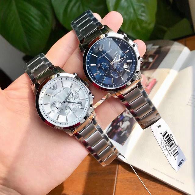 Armani 阿玛尼经典休闲商务款316钢表带。黑色表盘，三眼设计，带日期，表盘直径43Mm 矿物质玻璃镜面，清晰高透，设计超级精致，表盘表带都十分简约大气，整