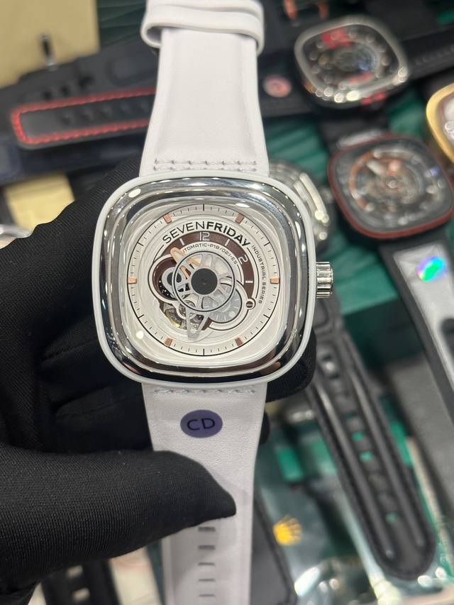 独家实拍图 原单品质七个星期五 Seven Friday B 02爆款小白 整表利落线条，冷酷金属味道，原单品质 七个星期五 Sevenfriday B 02，