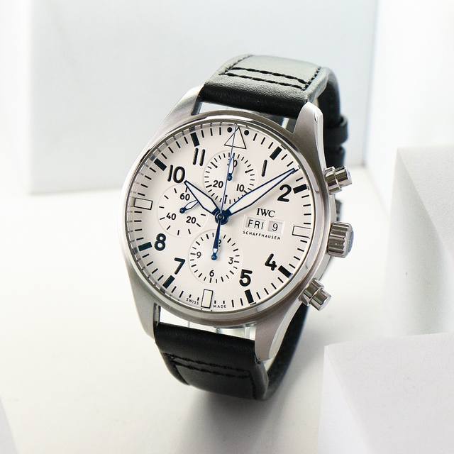 Tw新品！ Iwc 万国飞行员系列Iw378003. 1.腕表采用玫瑰金高科技镀金，做工成熟，线条清晰而富有立体感，颜色搭配和谐，非常百搭。 2.与之前的飞行员