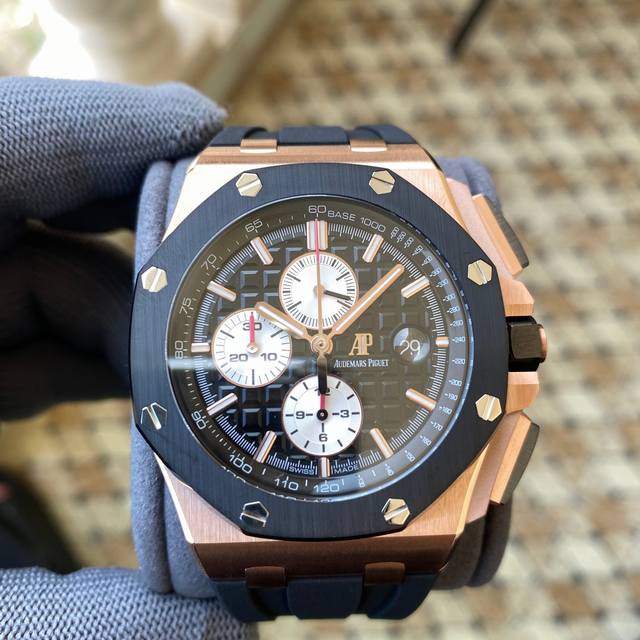 Aps新品26400接受预订，少量到货 表镜 表镜选用进口蓝宝石玻璃镜面，镀防眩目后视镜蓝膜，通过太阳从每一个角度观察，镜面玻璃都十分具备艺术美。 圈口 圈口是