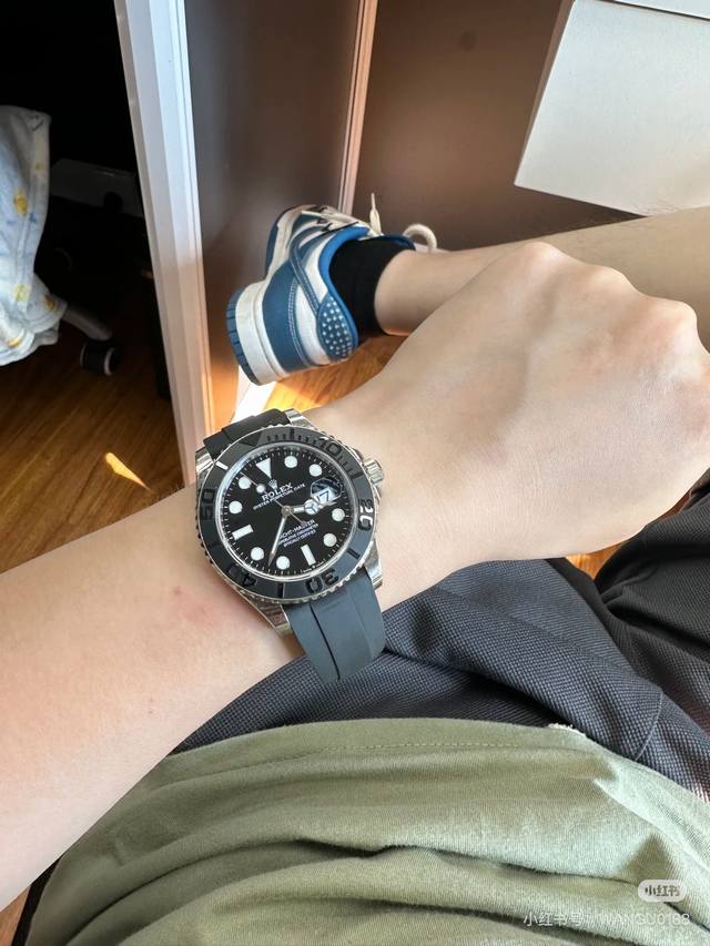 劳力士“白金游艇”226659低调奢华必入款！劳力士游艇我最喜欢白金款，相比于玫瑰金黄金款，它更为低调，我相信很多因工作环境使然都会选择一些低调的表款，而作为“