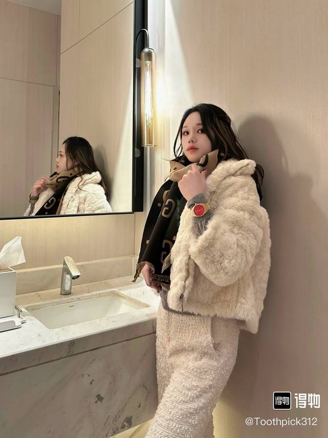 全市场最全色系！！西太后彩盘土星女表 配全套包装！ 一表难求！官方断货中 太火爆了！！好看到挪不开眼睛的程度，颜值控姐妹一定要入！送同事 亲友 闺蜜，泡妞绝对能