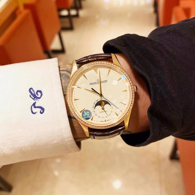 满天星河，原版开模，绝对是百里挑一的臻品 慢工细琢，只为复刻最强大师！ 积家月相大师系列正装男表Q1368420. 一，月相盘升级满天星河 一个月走一圈 二：新