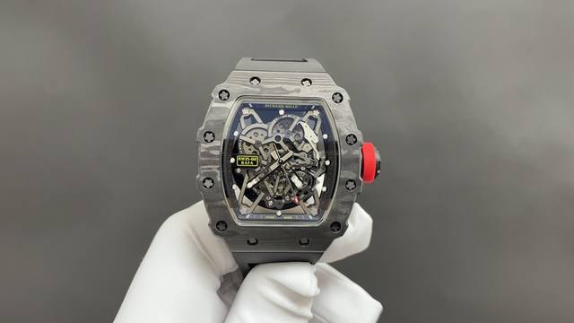 日本机款，理查徳米勒 Richard Mille Rm35-02 碳纤维系列 此复刻版表壳和底盖釆用高密度进口Ntpt＠碳纤维材料 碳纤维表壳表底和钛内胆两侧釆