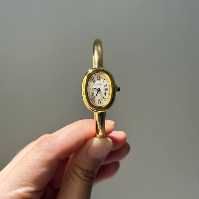 新款浴缸手镯表，18K包金版！卡家经典之作浴缸系列手表。 Baignoire 全新“浴缸”手镯腕表，表壳尺寸：24.6*18.7毫米，手围尺寸15Mm 16Mm