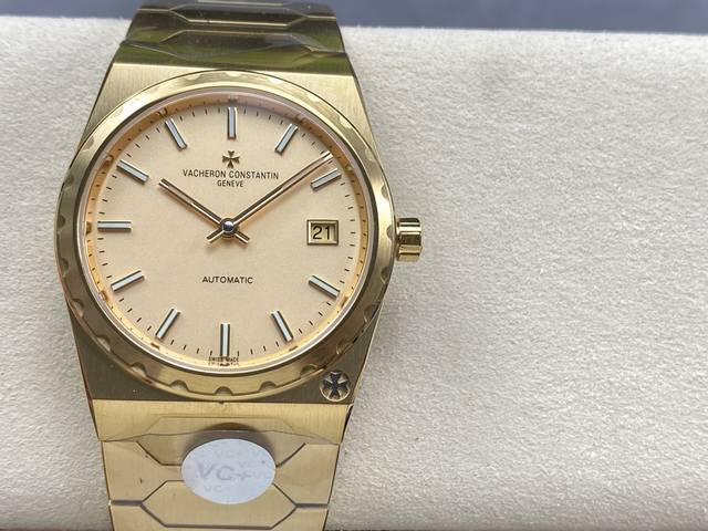 Vc+工厂P 江诗丹顿 历史名作 系列标志性豪华运动型腕表以纪念品牌成立222周年。 表壳：尺寸37Mm X8Mm酒桶形采用三部分结构让整体并不显小，凹槽大齿轮