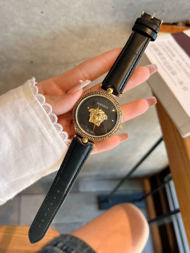 范思哲时尚最新款简约时尚时装表精美名媛气质.耐磨镜片.. 石英机芯多种颜色选择。