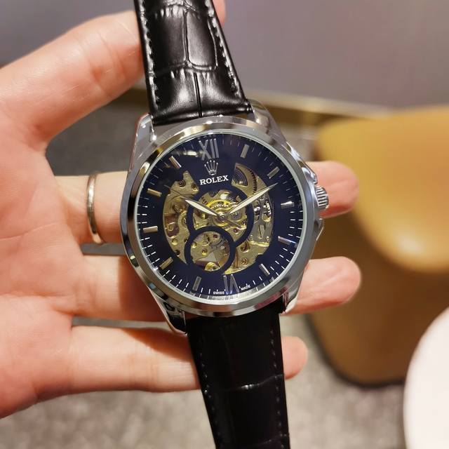 真皮表带十双按蝴蝶扣 白 ，全黑 ，劳力士一Rolex ，全自动机械机芯，蕴含最优质的材料与一丝不苟的工艺！超强矿物质幻彩玻璃，真空电镀，精密防水，直径：43M