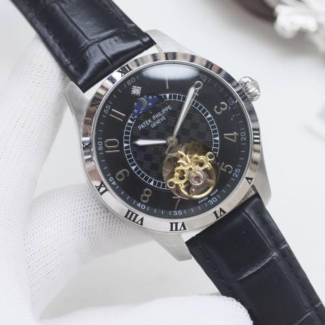 尊享价： 品牌：百达翡丽-Patek Philippe 类型：男士腕表 壳套：顶级版316精钢L 表带：进口小牛皮表带 机芯：全自动进口机械机芯 镜面：矿物质防