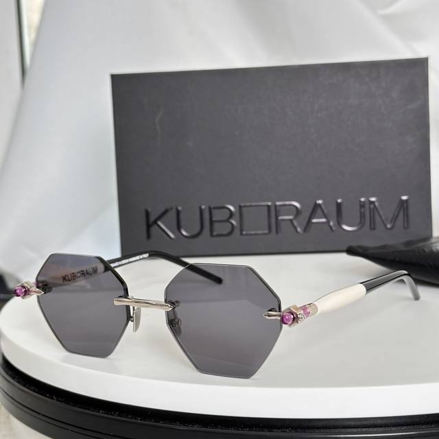 Kuboraum Model: P70 Size: 51 ports 19-145