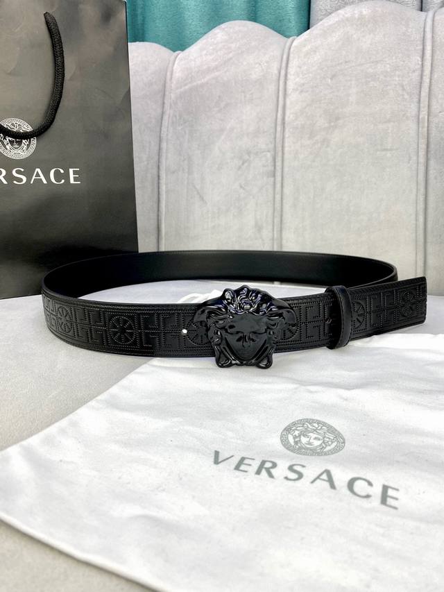 Width 4.0Cm Versace This ancient Greek key pattern belt is decorated with the Ve