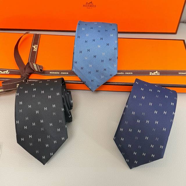 Special three colors, the official new "H" is passing through the Milky Way. Rar