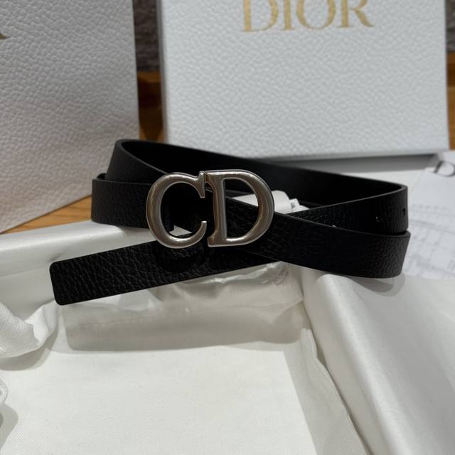 T-Dijia Saddle Belt A classic accessory, this saddle belt is reinterpreted in gr