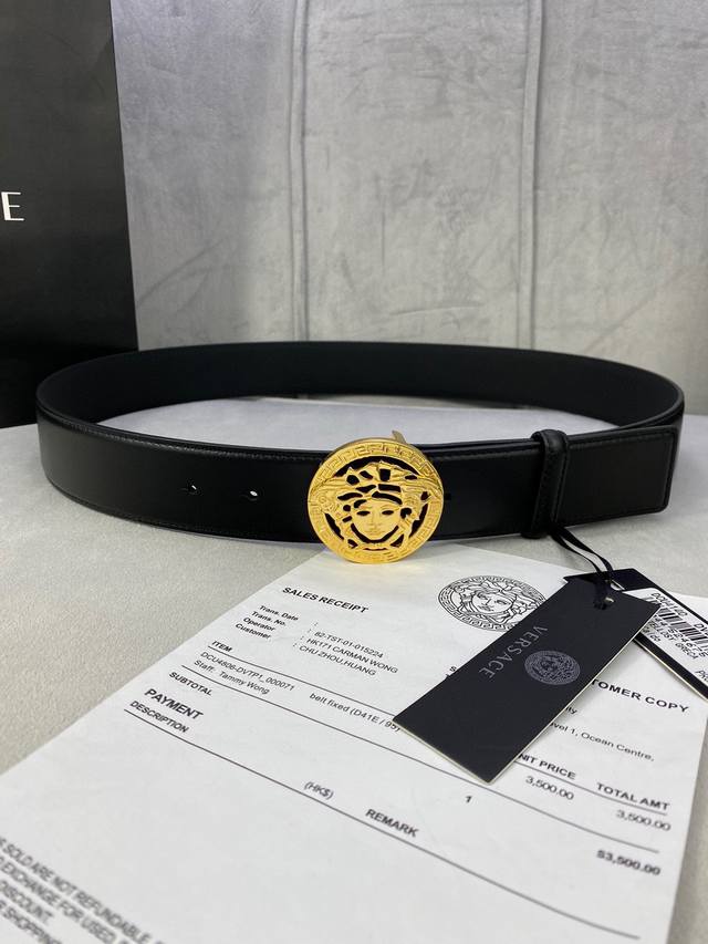 Width 3.8Cm Versace This flat belt is made of calfskin and features a vacuum-pla