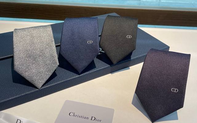 Special hit to the new Dior tie. The Dior men's Dior Logo series tie is a rare c