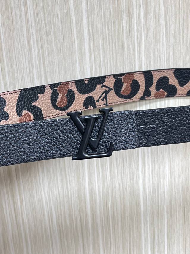 3.0mm double-sided embossed with litchi pattern, one side printed, the other sid