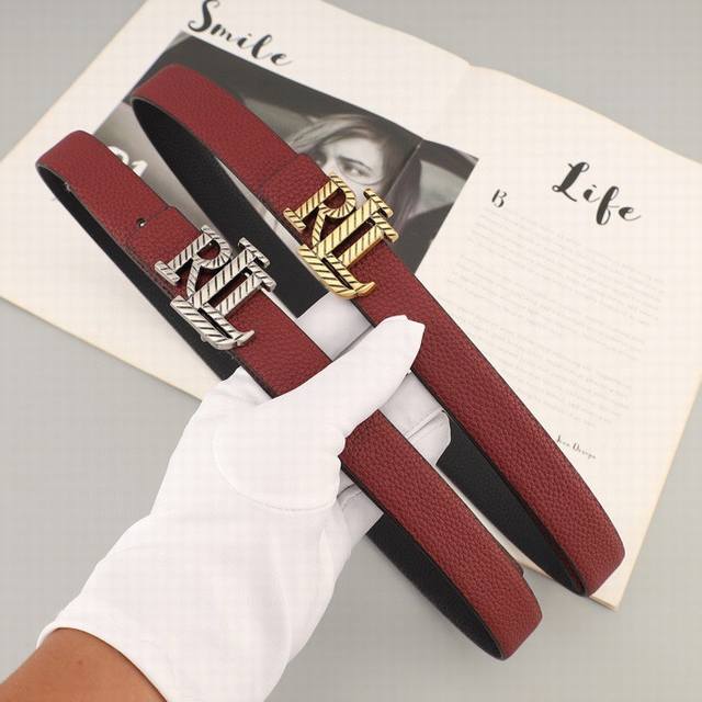 Rll two-tone double-faced calfskin belt. Accessories continue to lead the trend