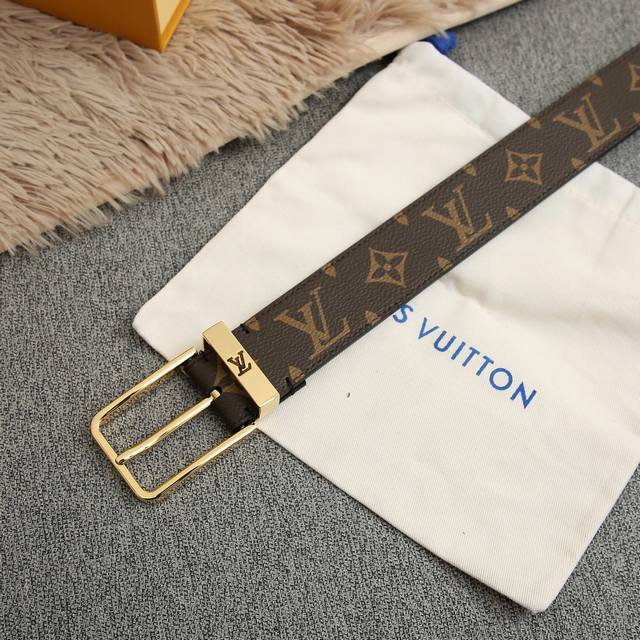 The Uptown double-sided belt combines various brand elements and is newly added