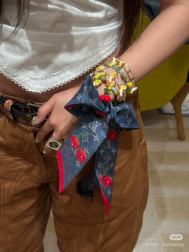 Three colors have arrived! Limited edition Lv Takashi Murakami cherry headband 1