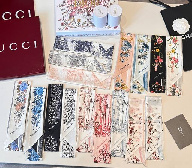 Dior's latest double-layer headband. It looks better and better the more you loo