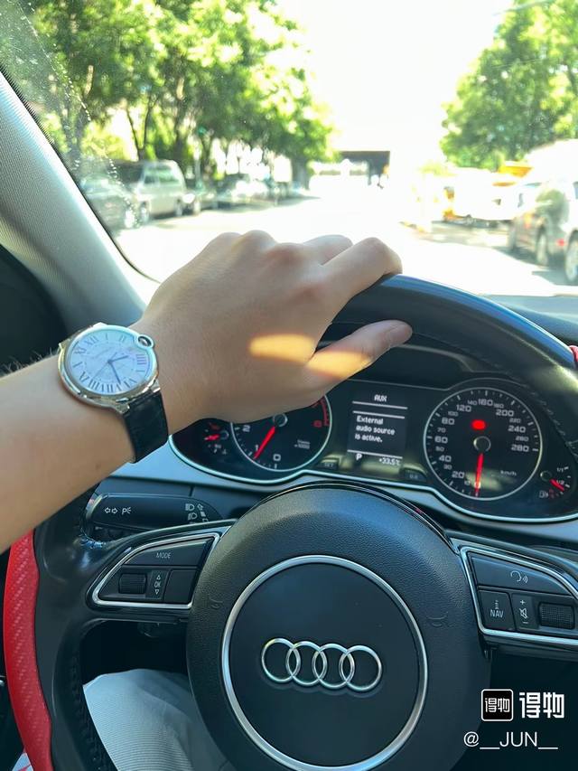 卡地亚Cartler蓝气球男士腕表 全自动机械机芯 316精钢表壳 高清矿物质镜面 进口小牛皮表带 直径42Mm 厚11Mm 该腕表所代表的男士精神:正直刚毅、