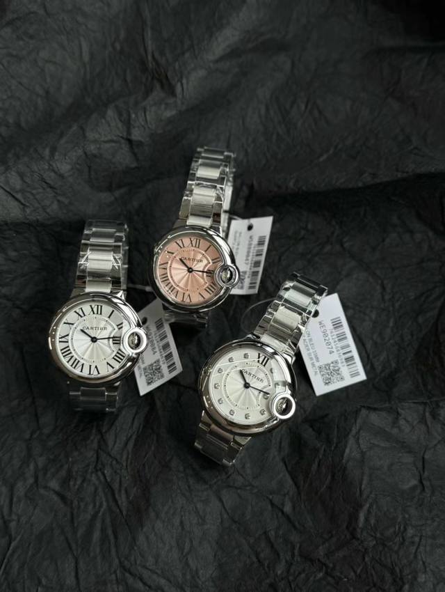 蓝气球都是蓝宝石水晶玻璃！！！ 柜子什么我就是什么！！ 防刮花！很耐用！凹槽式表冠！ 再镶嵌一颗凸圆形蓝宝石！ 全精钢材质！！！