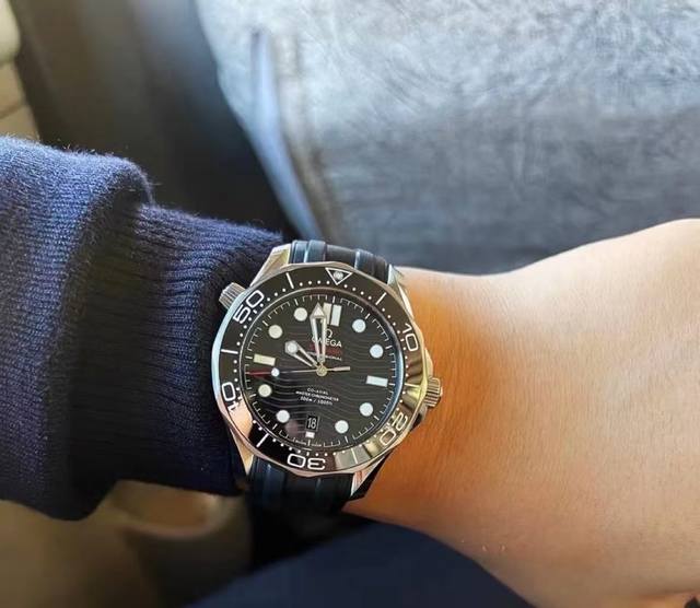 海马300系列、男神李现同款机械 全自动机芯陶瓷圈 可转动904L原装现货接单中 尺寸：42Mm颜色全