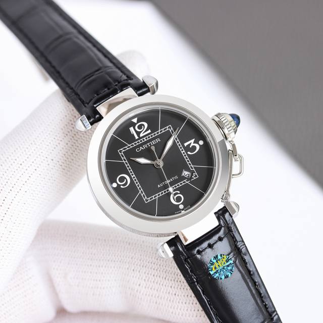 新款卡地亚 经典永不落幕之水壶卡帕莎系列！水壶把头锁精巧别致，意大利小牛皮多色可选！蓝宝石镜面，持久耐磨，搭配进口机械机芯，摆幅28800；走时精准，尺寸32M