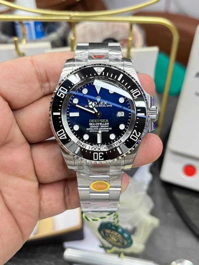 劳力士鬼王126660系列 全新一体机3235机芯较前代有重要革命性升级，怒荐之作原装开模，细节完美1：1圈口夜光珠采用原装冲压技术，告别胶水，不再会有脱落的诟