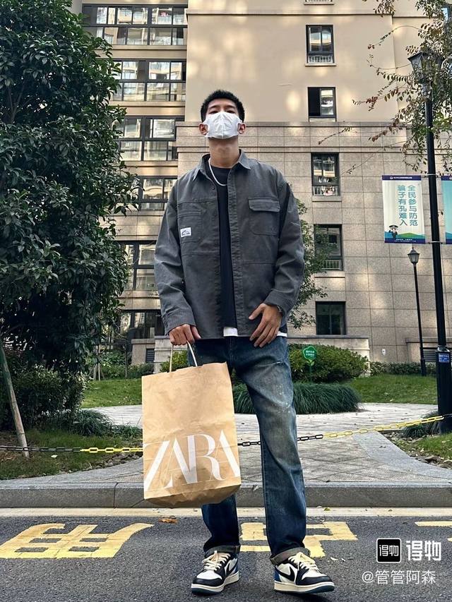 Tissot天梭力洛克系列T006.407.16.033 机械男表，大三针指示读时，三点位日历显示功能！原装壳套配件，油压高难度经典表盘，30米无忧生活防水，蓝