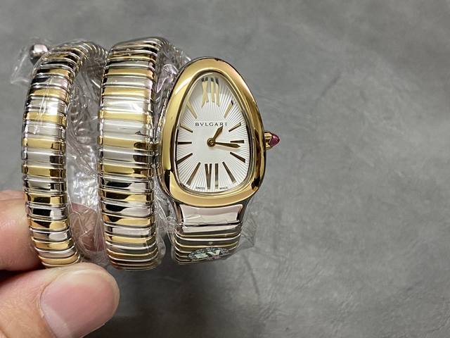 Bv出品 市面最高版本，完美 宝格丽 蛇形经典，35Mm精致细腻的做工达到与互换的水平 白富美专属蛇形手表绝对是宝格丽的独创产品，属于宝格丽Sernti系列。这
