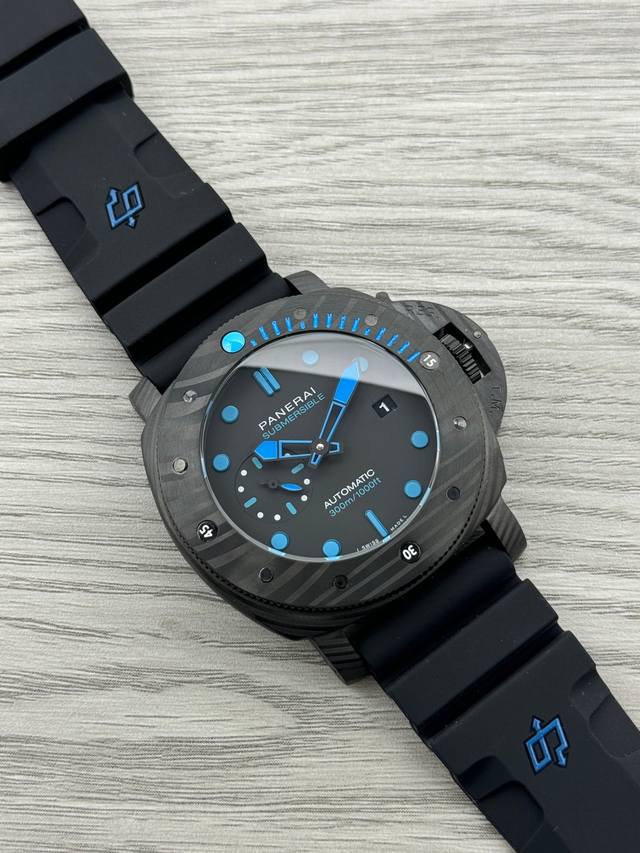 沛纳海--Panerai Pam02616 类型：男士顶级腕表 机芯：全自动机械机芯 表壳：316L精钢表壳 镜面：矿物强化玻璃 皮带：天然橡胶 尺寸：直径44