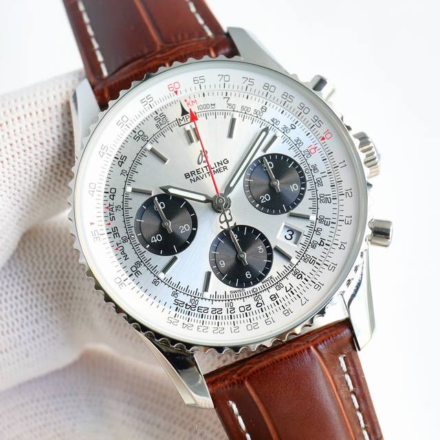 百年灵 全新航空计时 Rw2 腕表 Navitimer 问世70周年，百年灵以大胆色彩焕新演绎经典腕表。尺寸43Mm， 迭代款无疑是地道的航空计时腕表，带有环形
