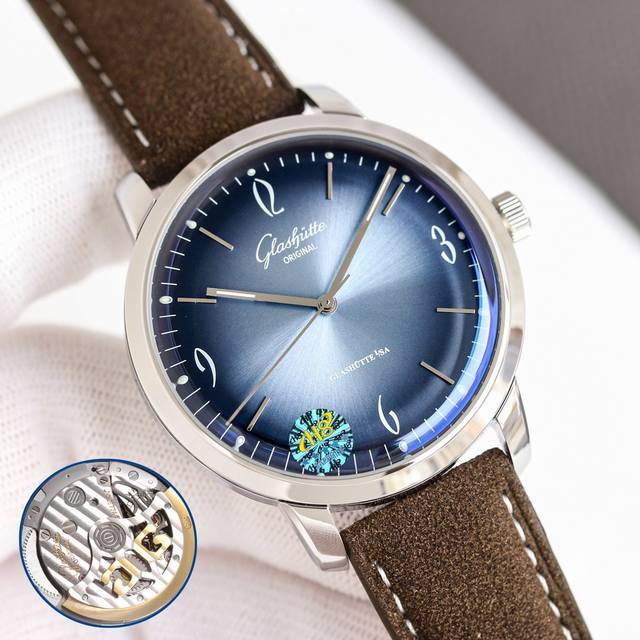 白壳 。金壳 Tw Factory 匠心独具.格拉苏蒂60年代复古男士腕表 简单大气三针经典款式永远不会过时 表镜 ：由整块蓝宝石玻璃打磨而成的弧形锅盖镜面。