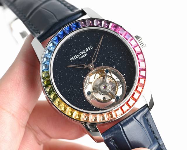 统一价： 台湾厂新品 2025年钟表与奇迹百达翡丽推出了入门款42Mm陀飞轮腕表，简约低调的设计、专注精致的细节令它从每个角度都成为值得品味。在外观上，这一系列