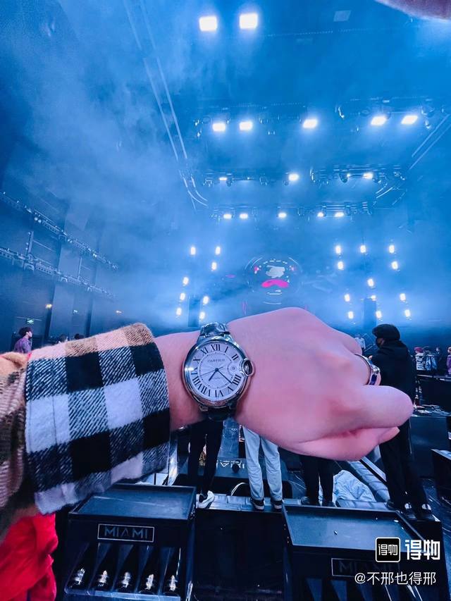 台湾厂蓝气球版本，42Mm日本机8215，水珠 鱼眼泡 蓝宝石玻璃镜面 高度防水 烧钢蓝指针颜色，把头弧度形状 极致的要求造就高品质，玩的不止是概念！ 专注原装