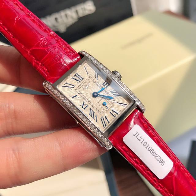 浪琴黛綽维纳，真钻原装机芯。独家狠货来袭！渠道货！支持任意验货，林志玲同款！浪琴表黛绰维纳鳄鱼皮系列！20.80 X 32 Mm 石英女士腕表！表盘镶嵌46颗真