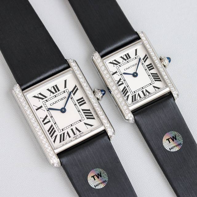 光 钻 卡地亚全新推出的Tankmust腕表。It Must Be A Tank在所有经典的卡地亚坦克腕表里面，如果要拥有一只作为日常每天戴的腕表，我肯定选Ta