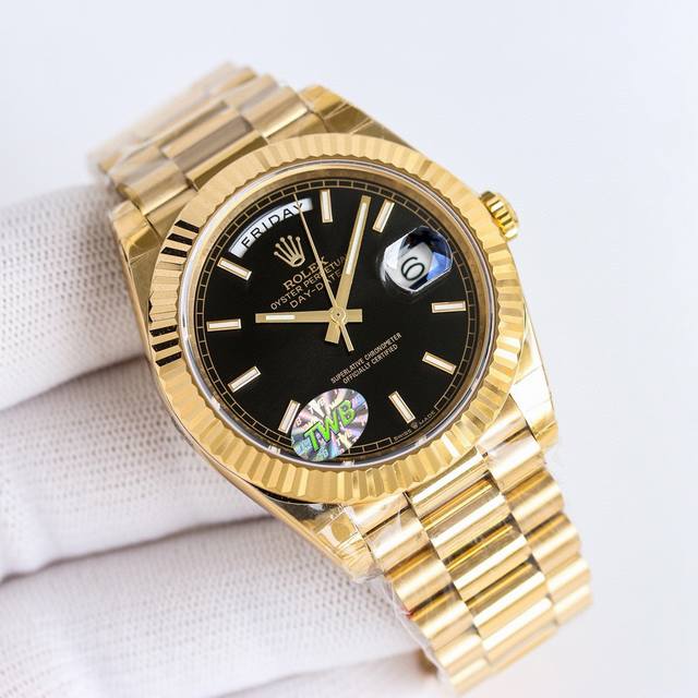 Twb 超性价比劳力士星期日志型40 男士腕表 1 蓝宝石镜面，日历2.5倍放大镜，效果同步原版。 2蚝式表壳结构，一体中层表壳，旋入式底盖及上链表冠。 3结构