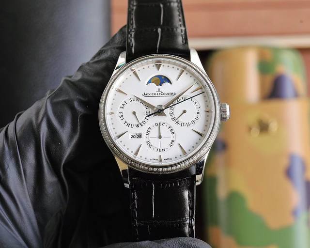 复刻界的又一历时时刻，名表三大复杂功能之一的“万年历”研发成功！V9积家大师万年历自动机械表 官方型号：白面130842J，黑面1308470，金面130 ，灰