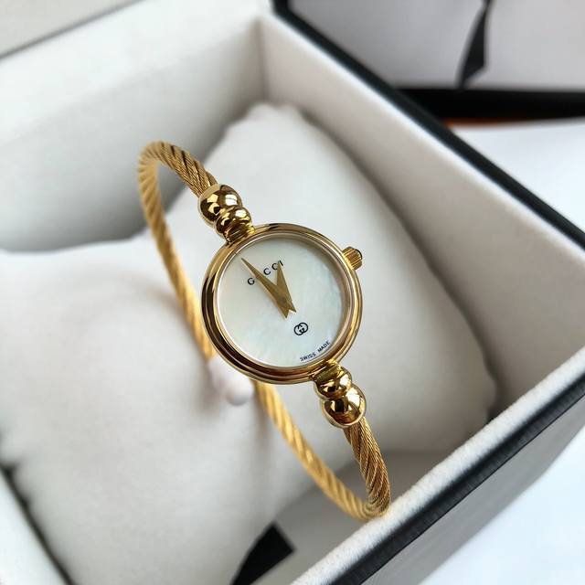 Vintage古驰限量版手镯表，20毫米表径，瑞士石英机芯，三十米生活防水，原厂进口蓝宝石玻璃镜面，底盖精致做旧雕花，忒美腻，别怀疑虽然专柜已经绝版，但是我们是