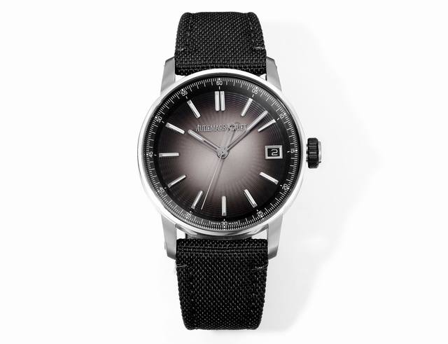 极具现代感的多面结构给Code 11.59的设计和技术带来无穷的可能性。 Acode 11.59 Ref. 15210Qt.Oo.A064Kb.01 机芯:自动