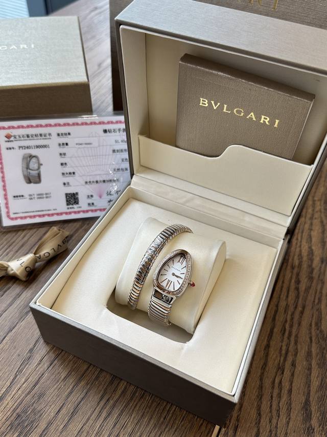 真钻 ，宝格蛇形经典，尺寸35Mm精致细腻的做工达到与正品互换的水平白富美专属蛇形手表绝对是宝格丽的独创产品，38颗Vs1.3真钻！属于宝格Li Serpent