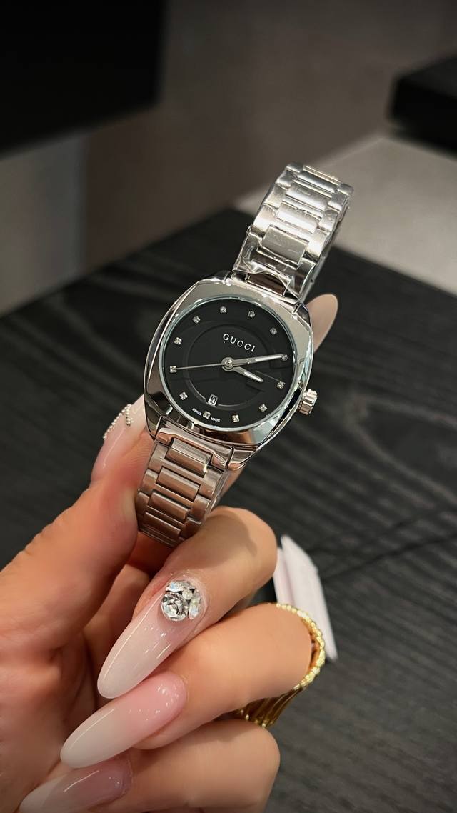 白壳 金 专柜款 Gucci 古驰Gg2570系列Ya14 4腕表 石英机，尺寸28Mm。到货