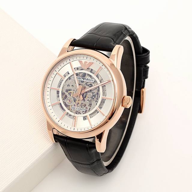 阿玛尼Armani Zx实拍 型号：Ar60007 表壳：316L精钢：强化矿物质玻璃 表带：头层牛皮 尺寸：41*13Mm镂空动感表盘突出层次感 时尚黑白配
