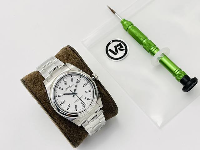 Vr Factory 墙裂推荐 劳力士Rolex蚝式恒动1 0系列39Mm腕表系列！ 1直径39Mm，厚度11.7Mm！ 2搭载金色机芯，完美解决市面众多改装原