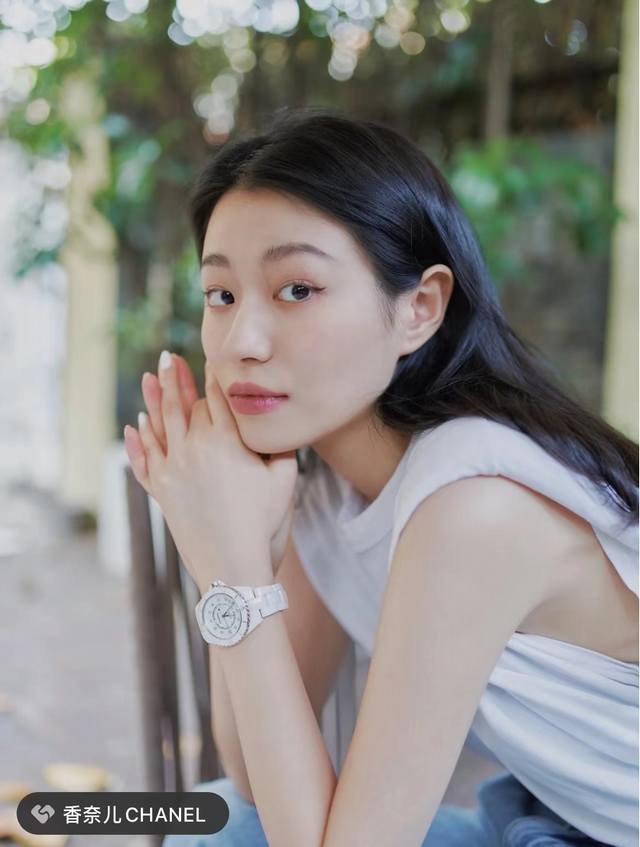 香奈儿三年多不见的Ch Nel J12终于又来了[微笑]这三年里我问了好几次有没有，等的望眼欲穿的！但这种原装好货 可遇不可求～