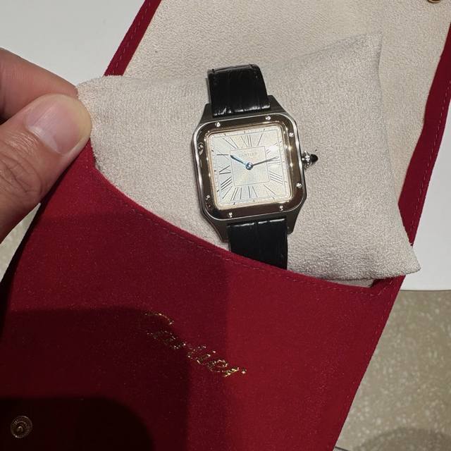 白 金 台湾厂杜蒙，皮，烤蓝针，蓝宝石玻璃，甲板机，高档品质，Santos-Dumont系列，瑞士石英机芯！镀银表盘！ 年日内瓦表展推出了全新的Santos-D